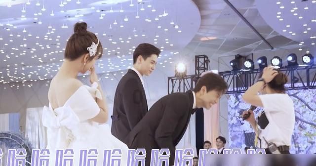 亚当玩高尔夫